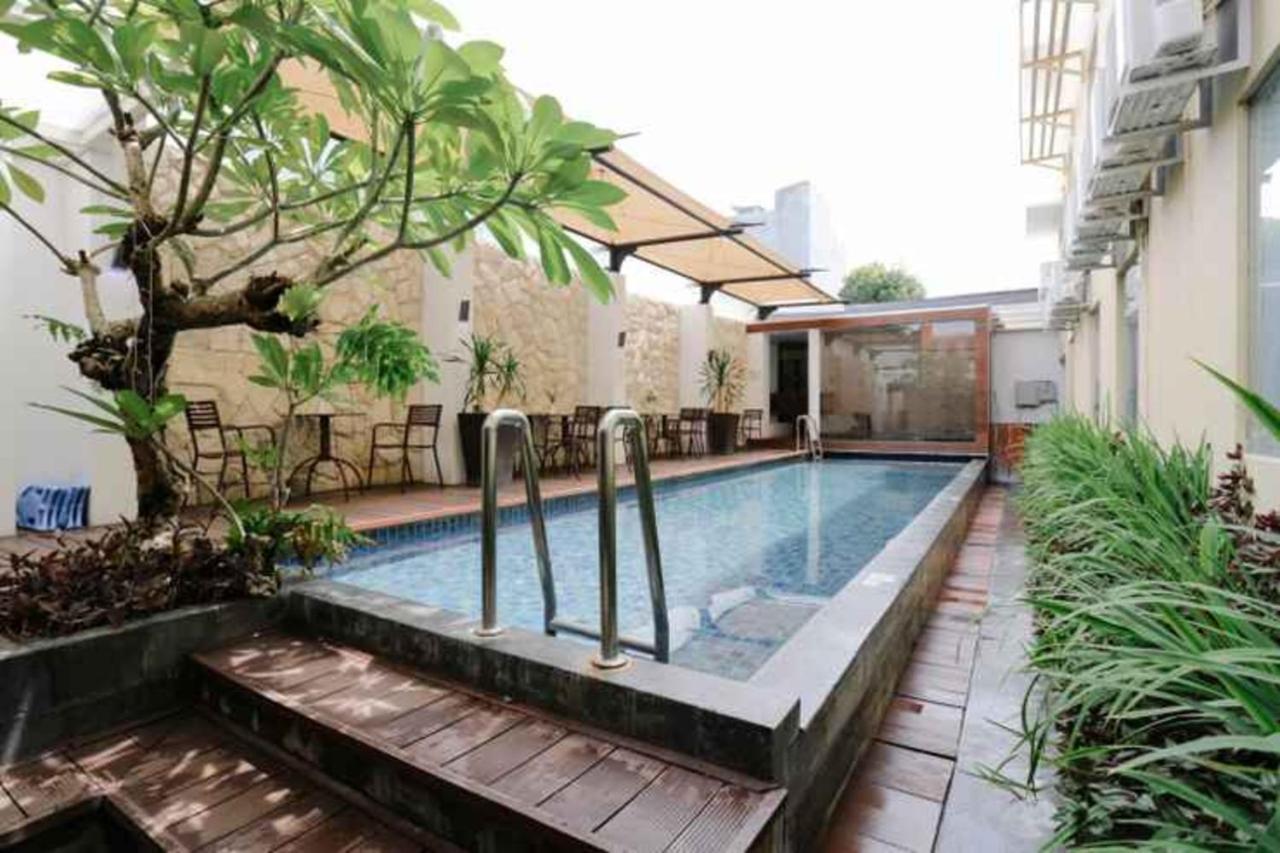 Favor Hotel Makassar City Center By Life Exterior photo
