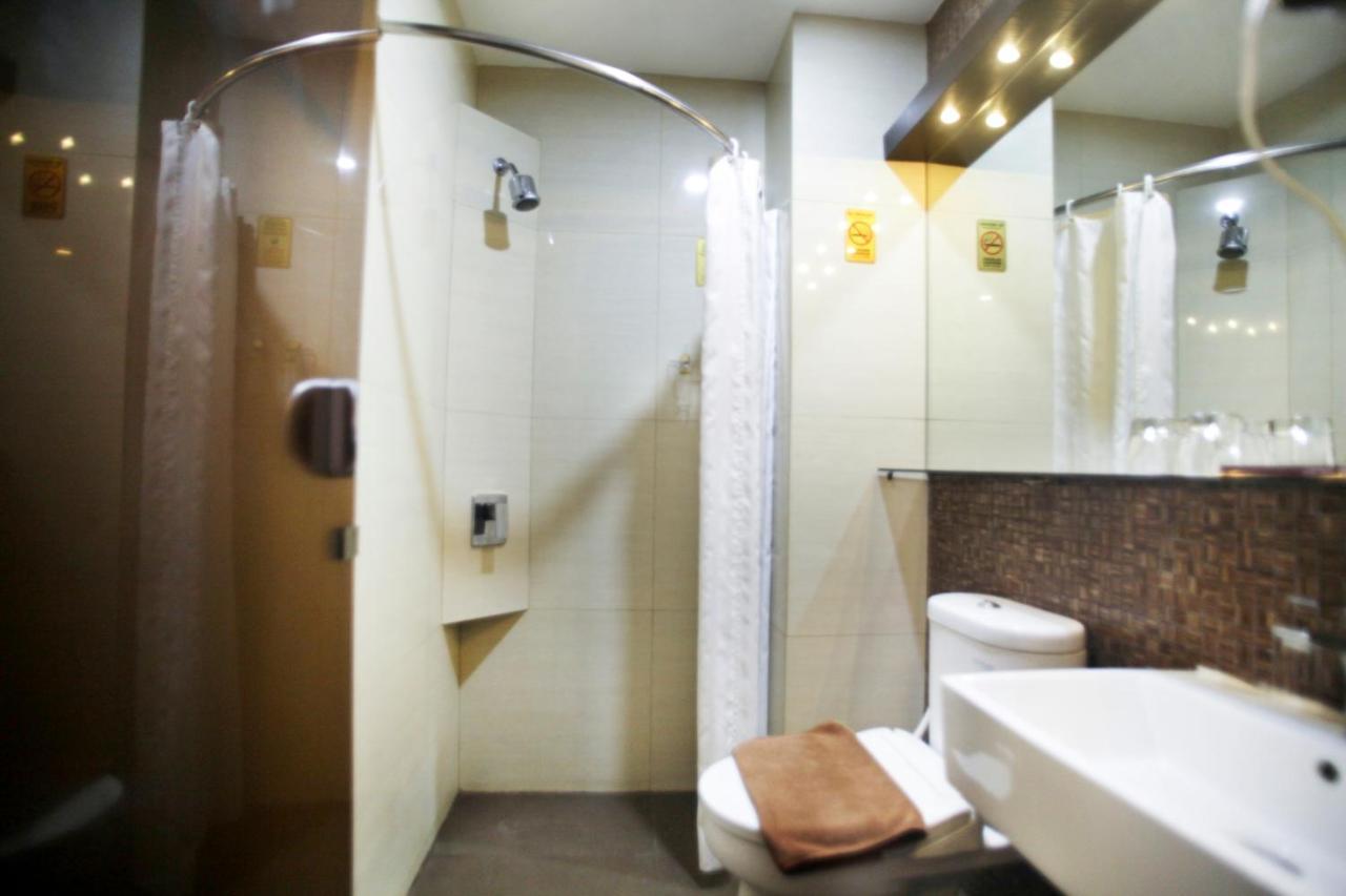 Favor Hotel Makassar City Center By Life Exterior photo