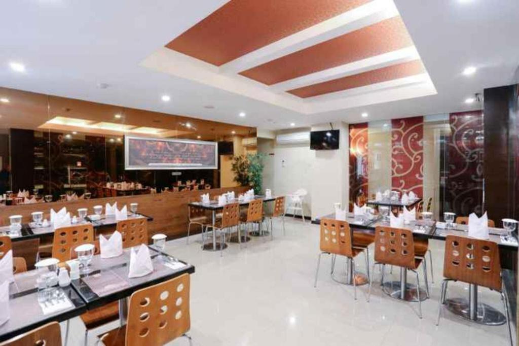 Favor Hotel Makassar City Center By Life Exterior photo