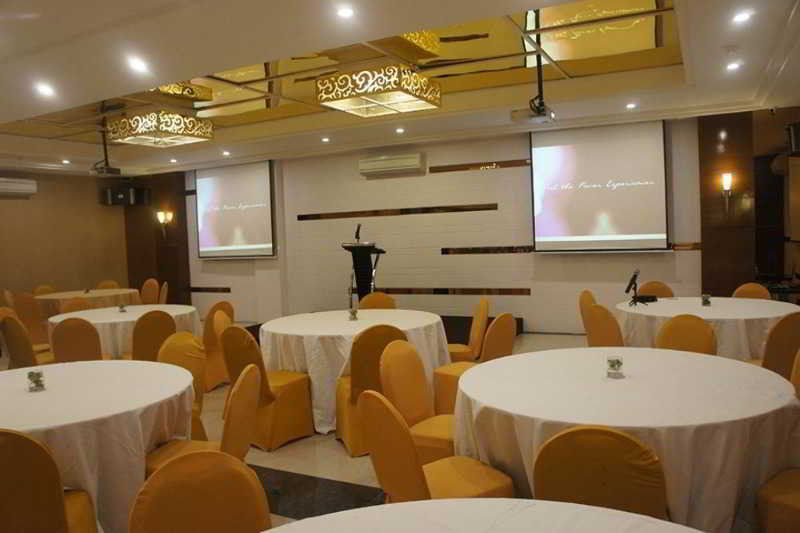 Favor Hotel Makassar City Center By Life Exterior photo