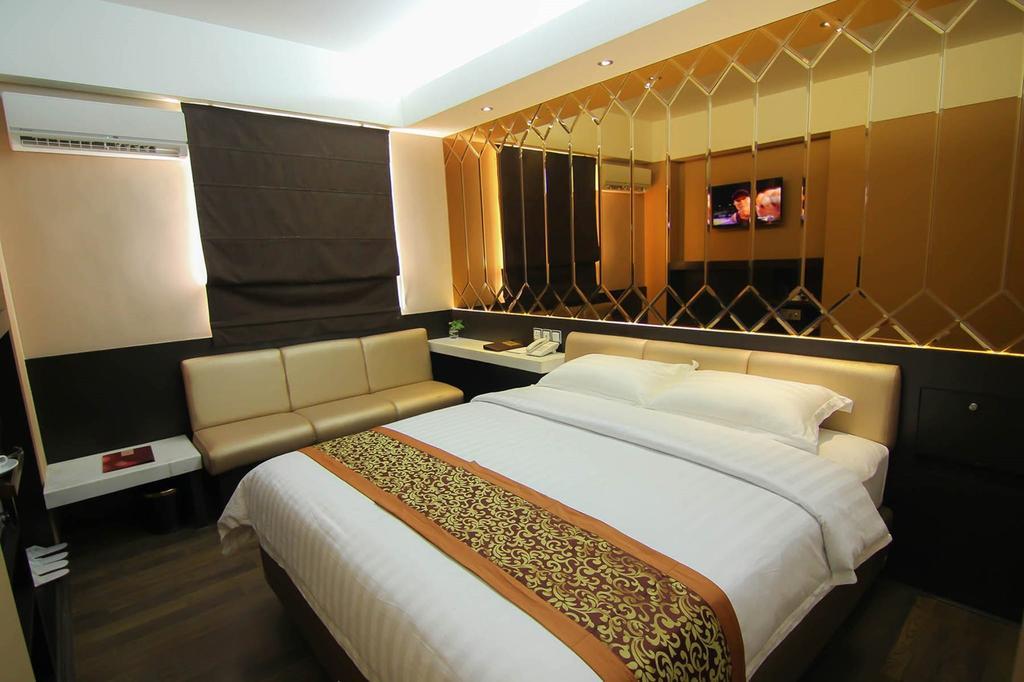 Favor Hotel Makassar City Center By Life Room photo