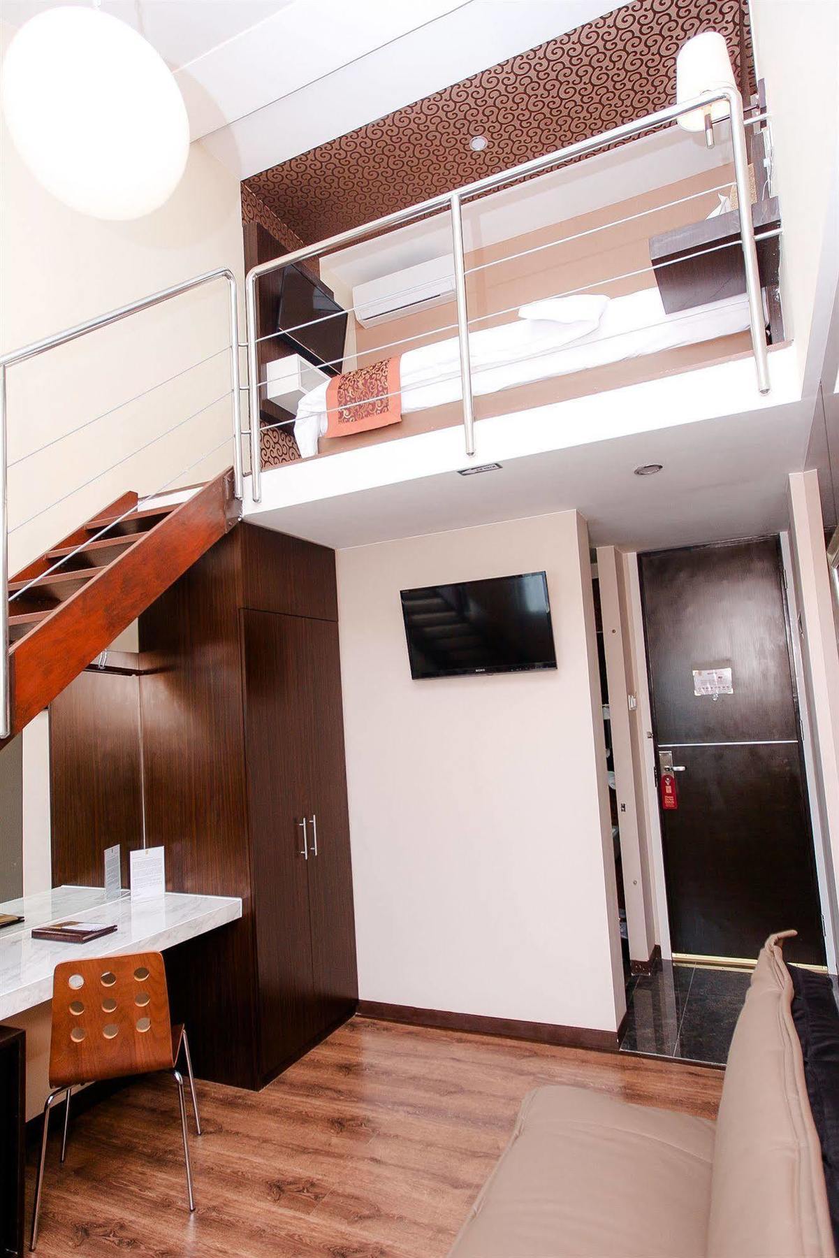 Favor Hotel Makassar City Center By Life Exterior photo