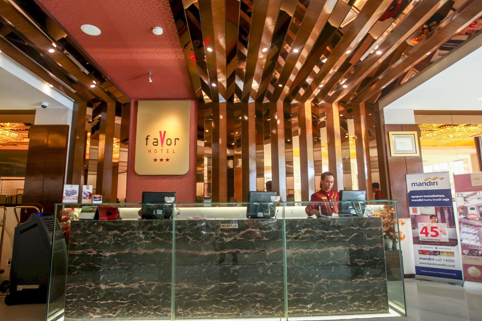 Favor Hotel Makassar City Center By Life Exterior photo